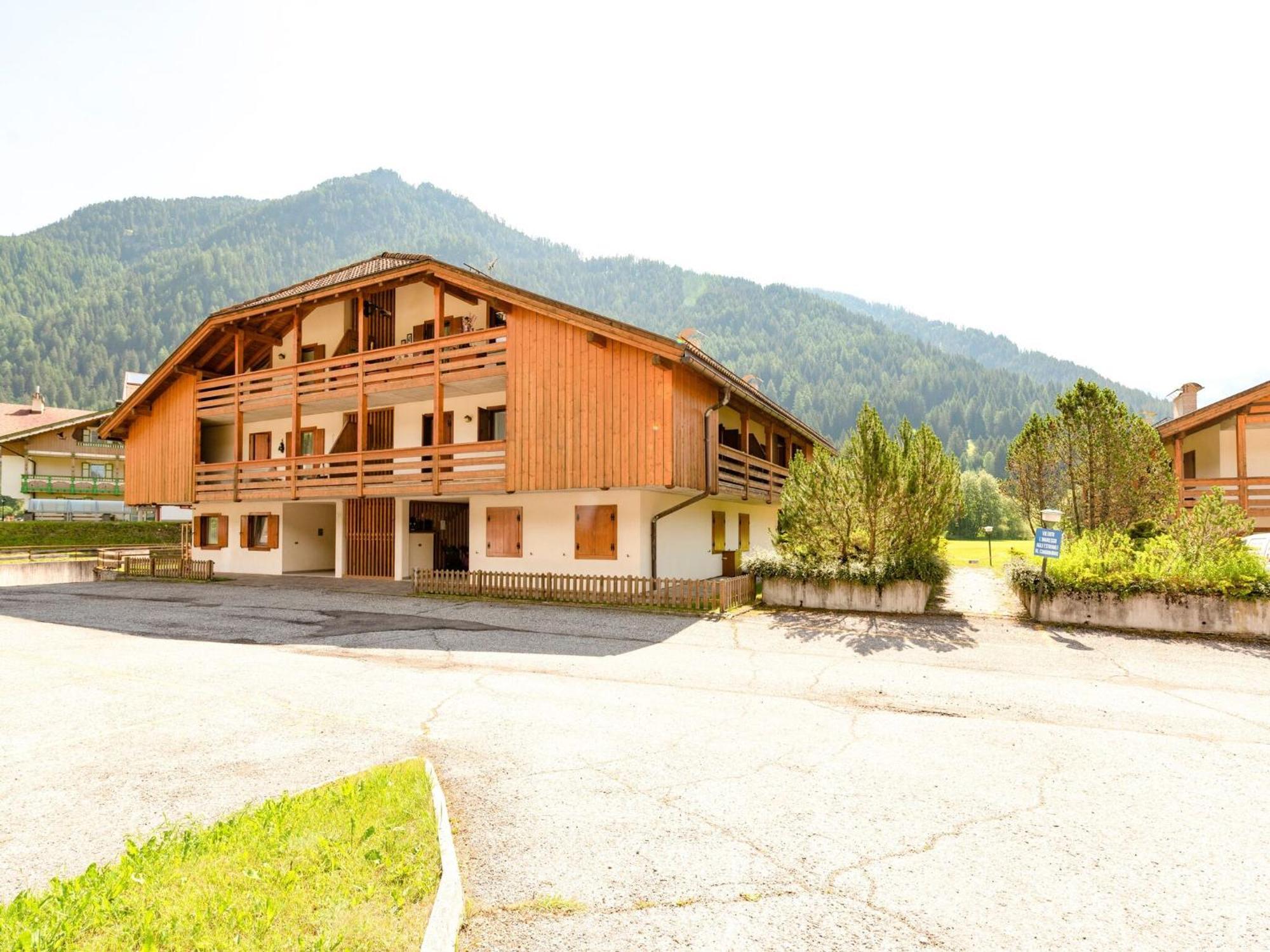Spacious Chalet With Garden Near Ski Area In Tyrol Pozza di Fassa Exterior foto