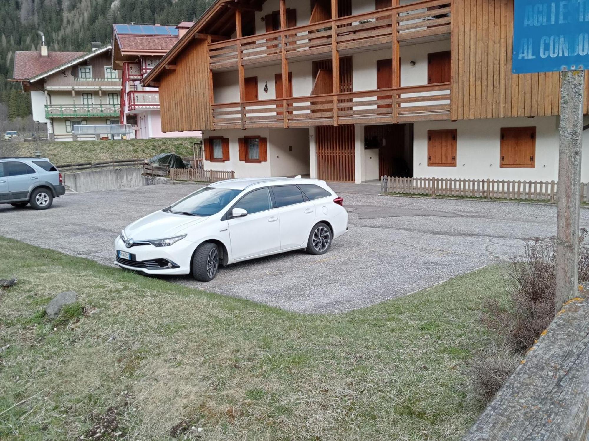 Spacious Chalet With Garden Near Ski Area In Tyrol Pozza di Fassa Exterior foto